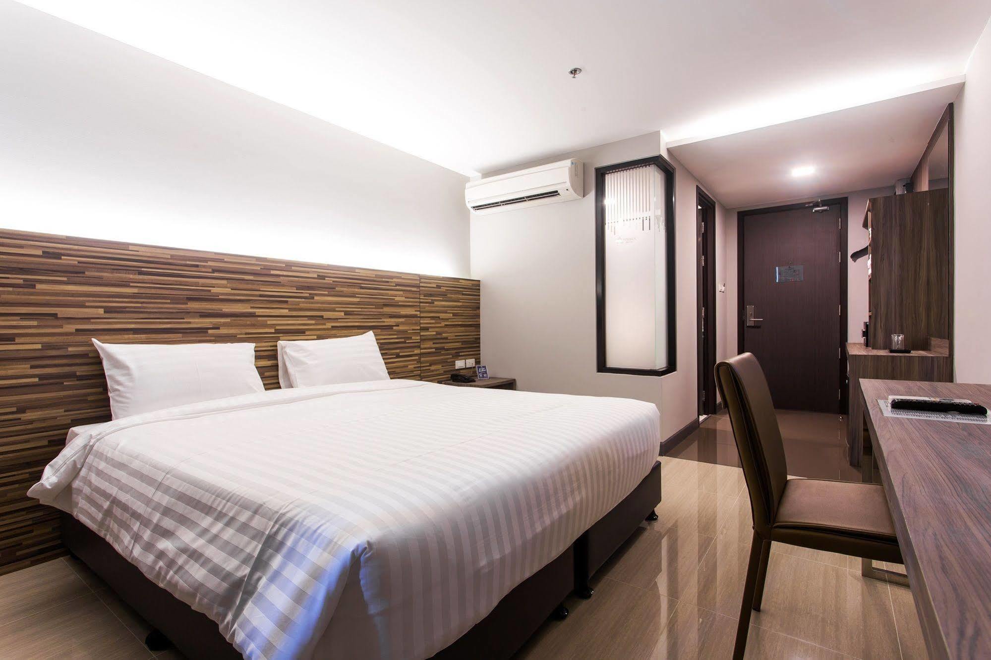 Spenza Hotel Bangkok Zewnętrze zdjęcie